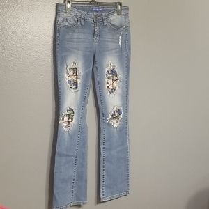 Wannabettabutt Peek a Boo Jeans